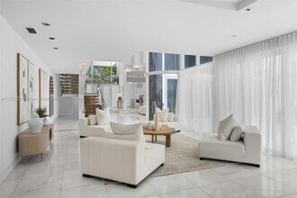 701 N Mashta Dr in Key Biscayne, FL - Building Photo - Building Photo