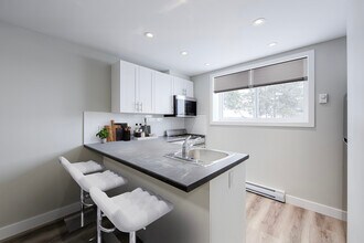 112 Breckenridge Drive in Kitchener, ON - Building Photo - Building Photo