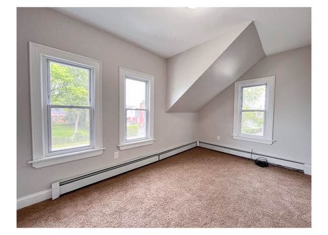 221 Brown St in Hartford, CT - Building Photo - Building Photo