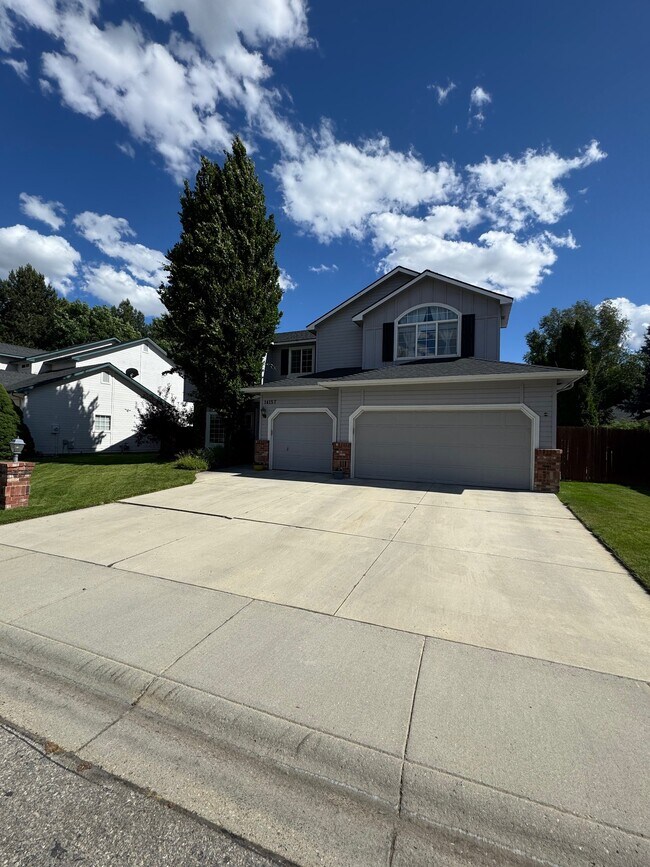 property at 14157 W Battenberg Ct