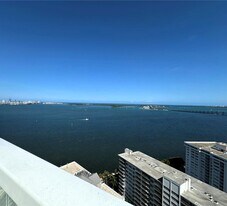 218 SE 14th St in Miami, FL - Building Photo