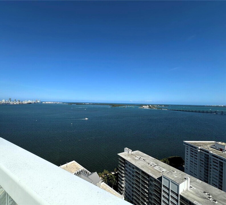 218 SE 14th St in Miami, FL - Building Photo