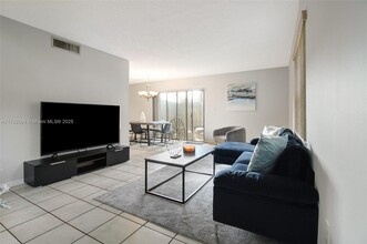 10619 SW 113th Pl in Miami, FL - Building Photo - Building Photo