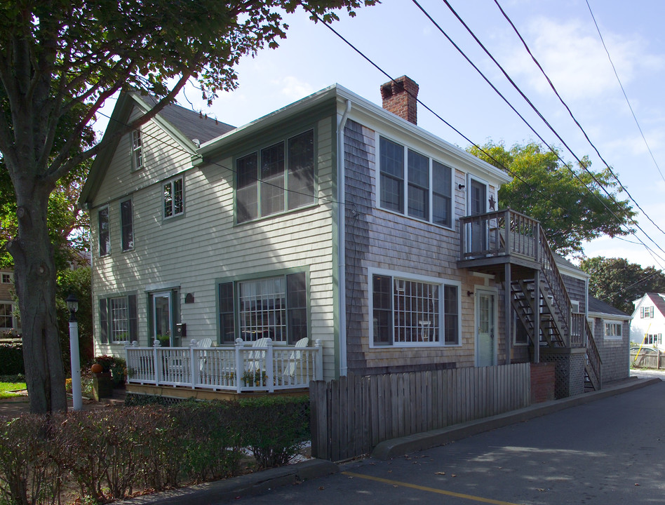 154 Commercial St in Provincetown, MA - Building Photo