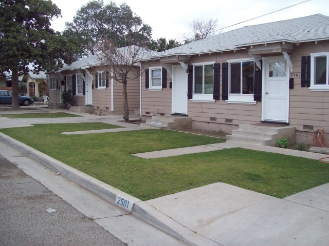 2501-2503 Lake St in Bakersfield, CA - Building Photo