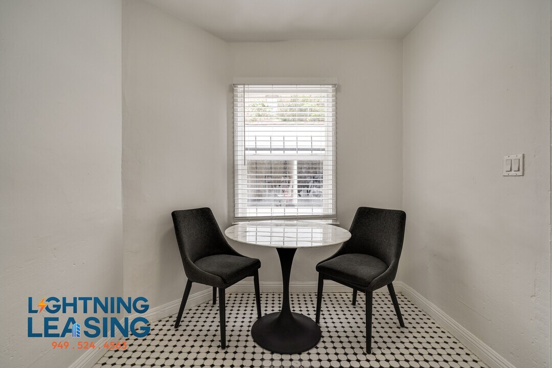 755 Normandie Ave in Los Angeles, CA - Building Photo
