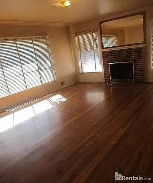 3871 S Clovis Ave in Fresno, CA - Building Photo - Building Photo