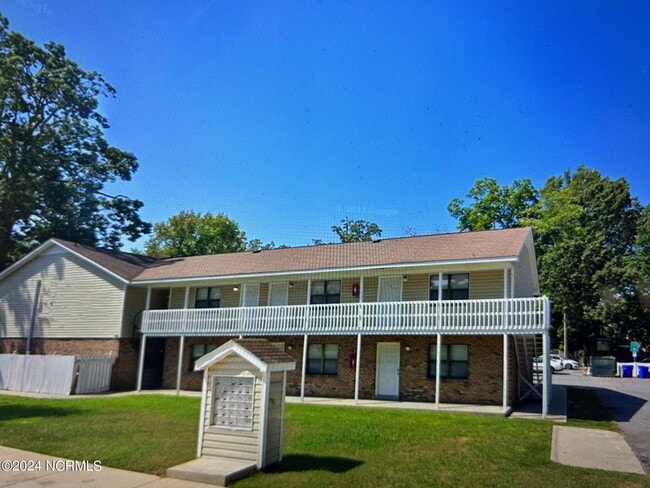 709 Johnston St in Greenville, NC - Building Photo - Building Photo