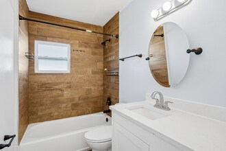 917 56th Ave N in St. Petersburg, FL - Building Photo - Building Photo