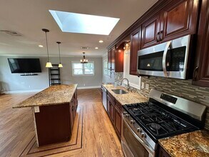 6 Tarinelli Cir in Bridgeport, CT - Foto de edificio - Building Photo