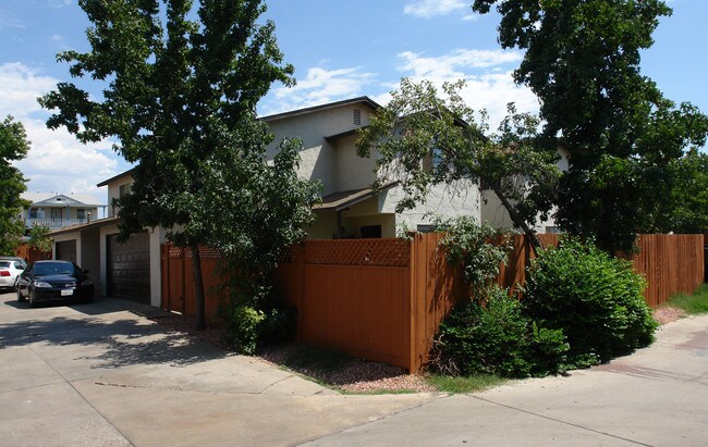 1255-1269 Jeannine Ln in El Cajon, CA - Foto de edificio - Building Photo