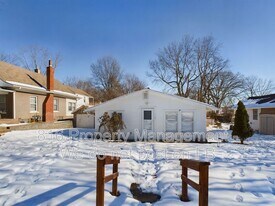 1127 S Hocker Dr in Independence, MO - Building Photo