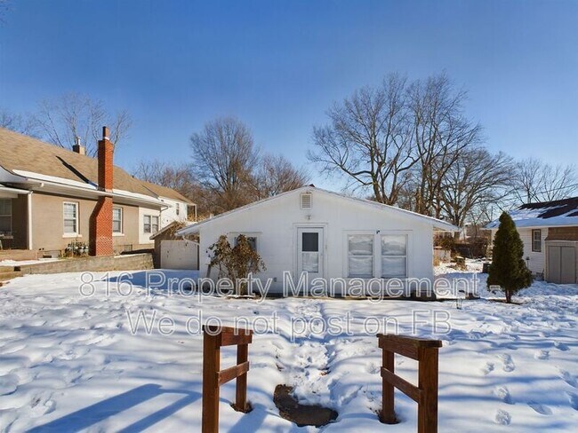 property at 1127 S Hocker Dr