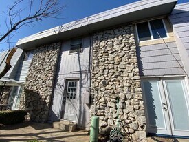 6026 Northwest Expy in Warr Acres, OK - Building Photo