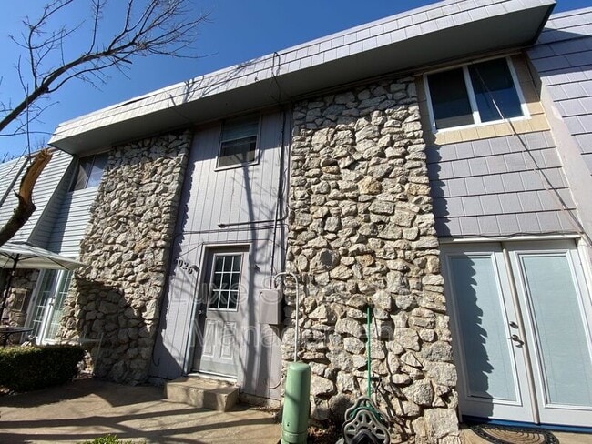 property at 6026 Northwest Expy