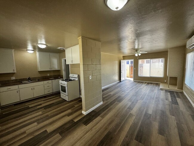 1352 N Fruit Ave in Fresno, CA - Building Photo - Building Photo