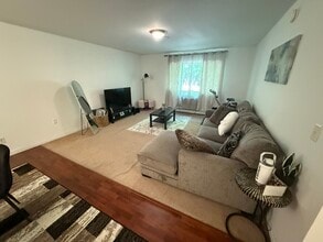 208 Undercliff Ave, Unit B6 in Edgewater, NJ - Foto de edificio - Building Photo