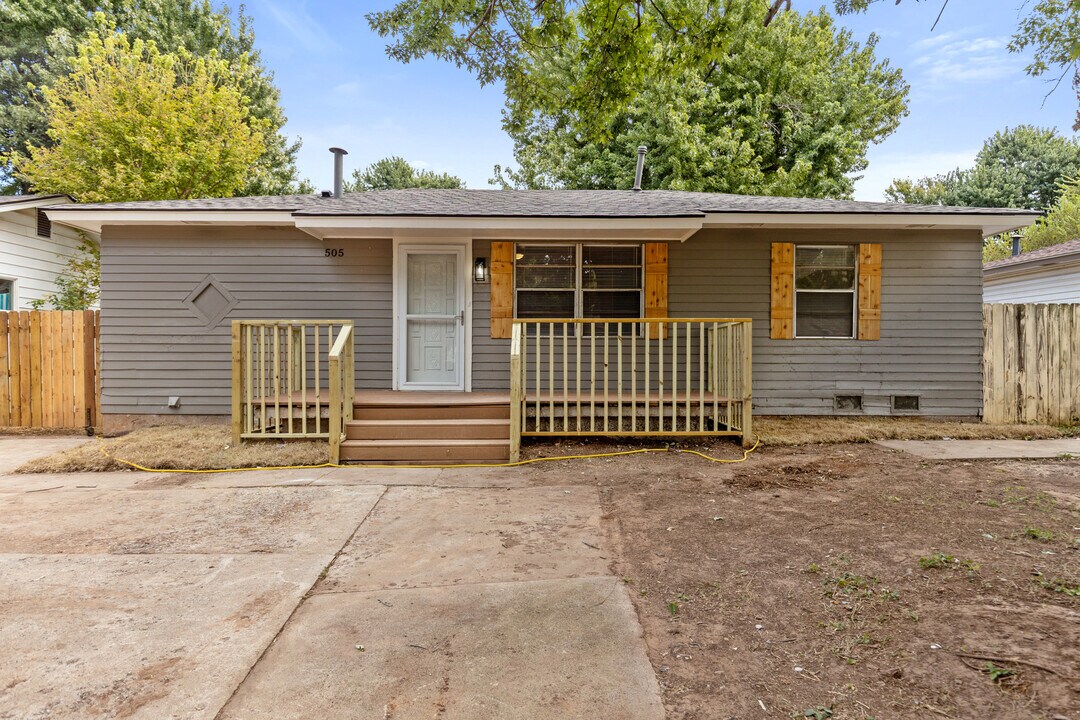 505 S 3rd St in Yukon, OK - Building Photo