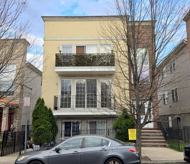 157 Manchester Pl, Unit Fl 2