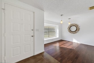 2307 Brook View Ln in Sugar Land, TX - Building Photo - Building Photo