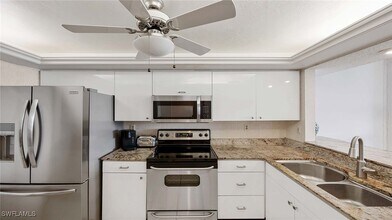 601 Seaview Ct in Marco Island, FL - Building Photo - Building Photo