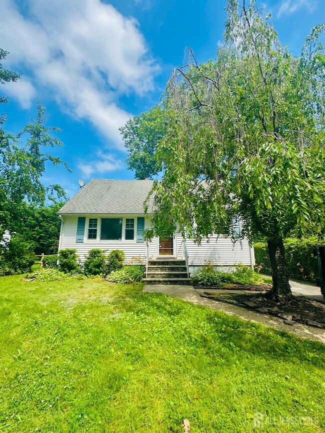 property at 40 Carpenter Pl
