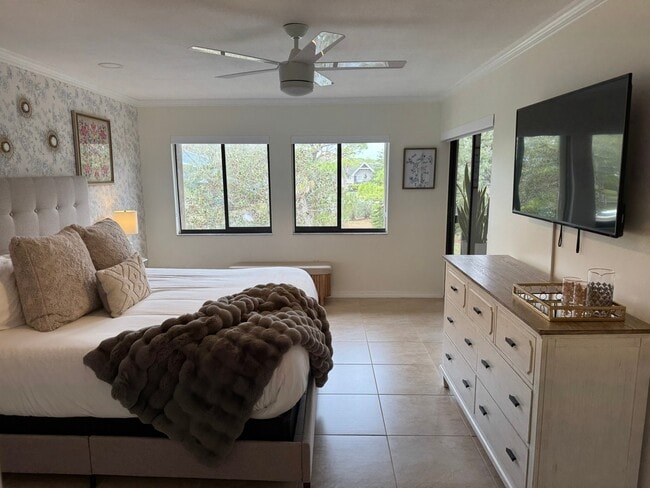 1800 Mariner Dr, Unit Apt. 6 in Tarpon Springs, FL - Foto de edificio - Building Photo