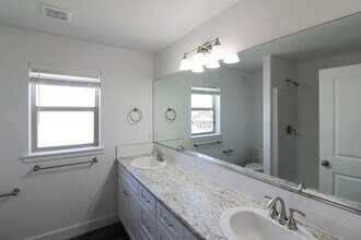 1043 S Blueberry Pl in Kennewick, WA - Building Photo - Building Photo