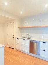 4135 W 22nd Pl, Unit 2202 in Los Angeles, CA - Building Photo - Building Photo