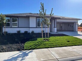 567 Nathaniel Ave in Galt, CA - Building Photo