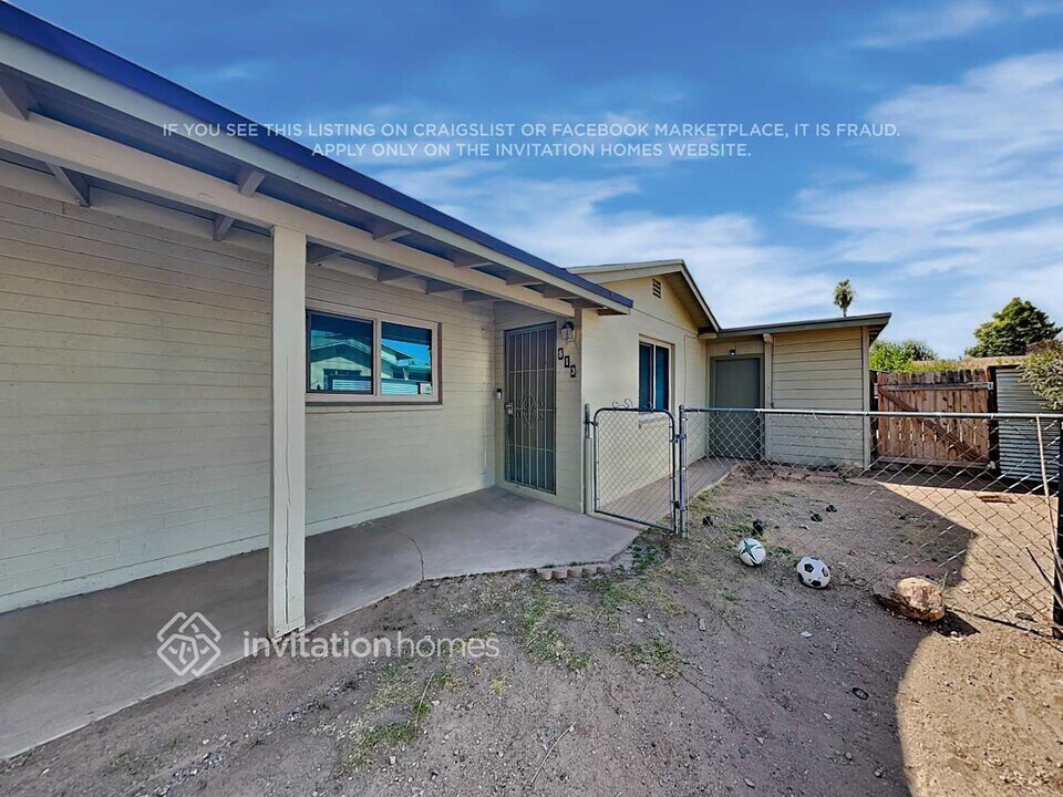 813 E Alice Ave in Phoenix, AZ - Foto de edificio