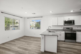 2841 Brilliant Aurora Ln in Las Vegas, NV - Building Photo - Building Photo