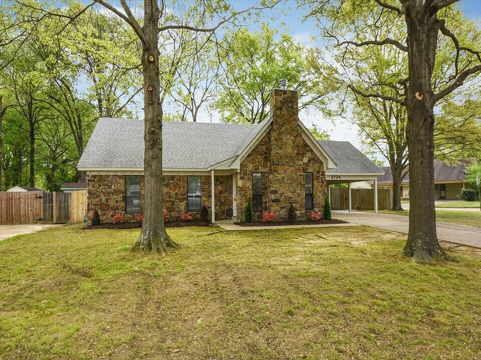 2724 Lakeside Dr in Memphis, TN - Building Photo