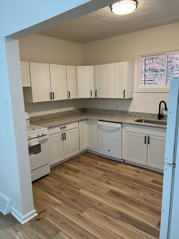 property at 3273 Parkview Ave