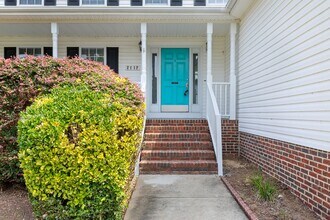 2112 Echo Glen Ln in Apex, NC - Building Photo - Building Photo