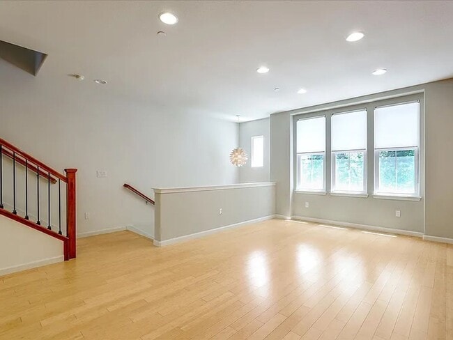 535 Moreland Way in Santa Clara, CA - Building Photo - Building Photo