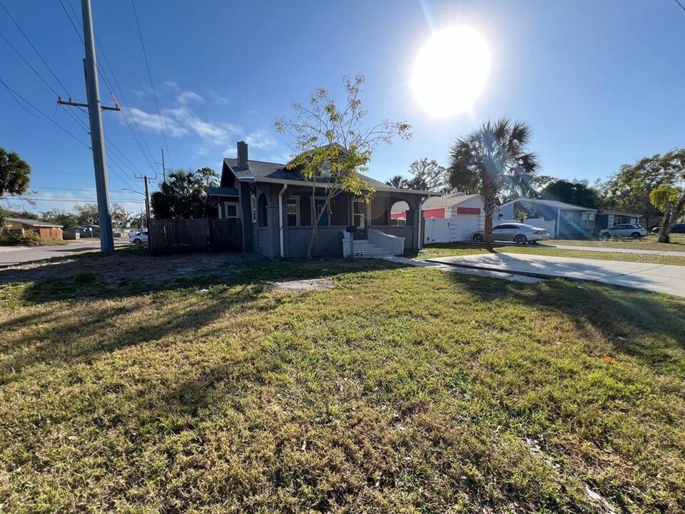 5200 2nd Ave S in St. Petersburg, FL - Building Photo