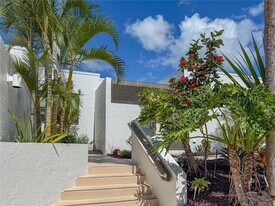 609 Bayport Wy, Unit 609 in Longboat Key, FL - Building Photo