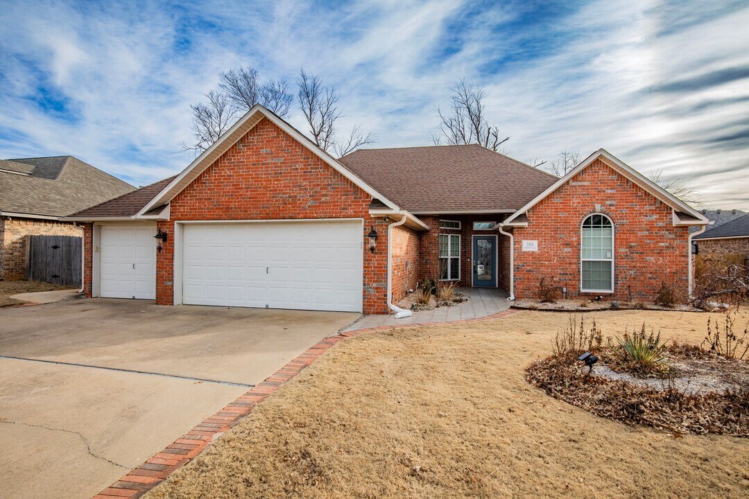 705 College Pl in Bentonville, AR - Foto de edificio