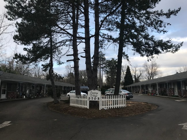 Courtney Apartments in Milwaukie, OR - Building Photo - Building Photo