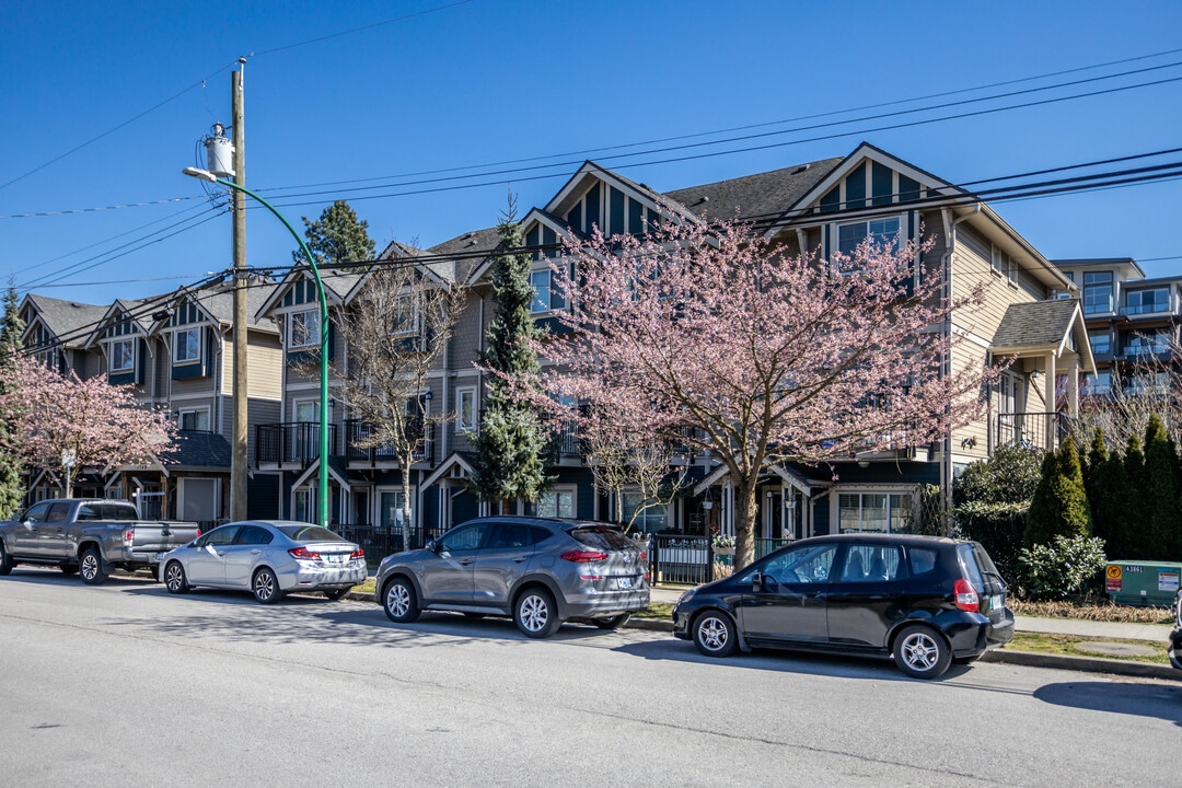 7168 Stride Av in Burnaby, BC - Building Photo