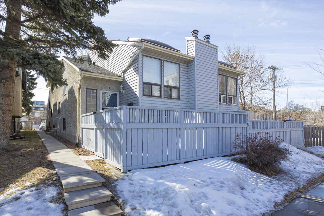 115 13 Av NE in Calgary, AB - Building Photo