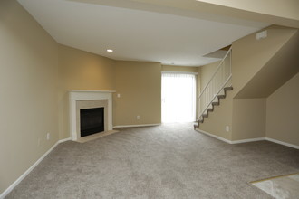South Gardens Townhomes in Harrisonville, MO - Foto de edificio - Interior Photo