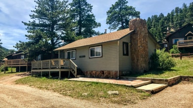 2185 Eagle Cliff Rd in Estes Park, CO - Foto de edificio - Building Photo