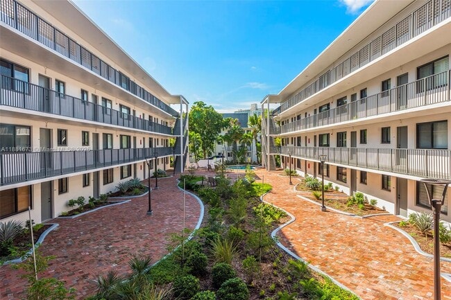 2924 Day Ave in Miami, FL - Building Photo - Building Photo