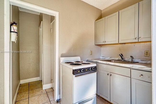 2378 NW 60th St in Miami, FL - Building Photo - Building Photo