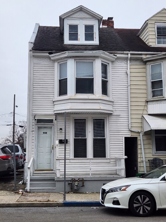 958 E Princess St in York, PA - Building Photo