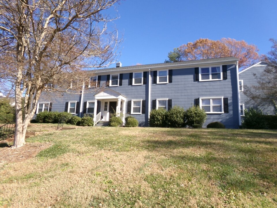 2507 Miller Park Cir in Winston-Salem, NC - Building Photo