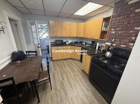 8 7th St, Unit 6R in Cambridge, MA - Building Photo