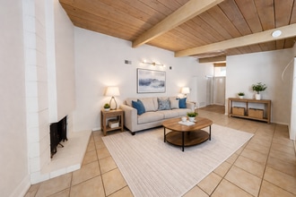 5075 Chaparral Way in San Diego, CA - Building Photo - Building Photo